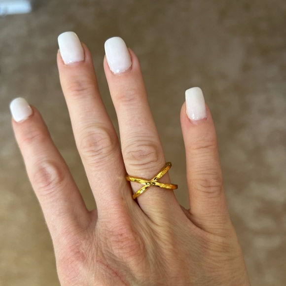 Mejuri hammered gold x ring. Adjustable. - Picture 2 of 6